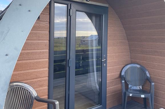 South Dell Pod front door with chairs