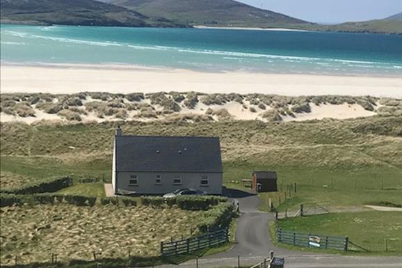 Luskentyre Beach Holidays house with beach view