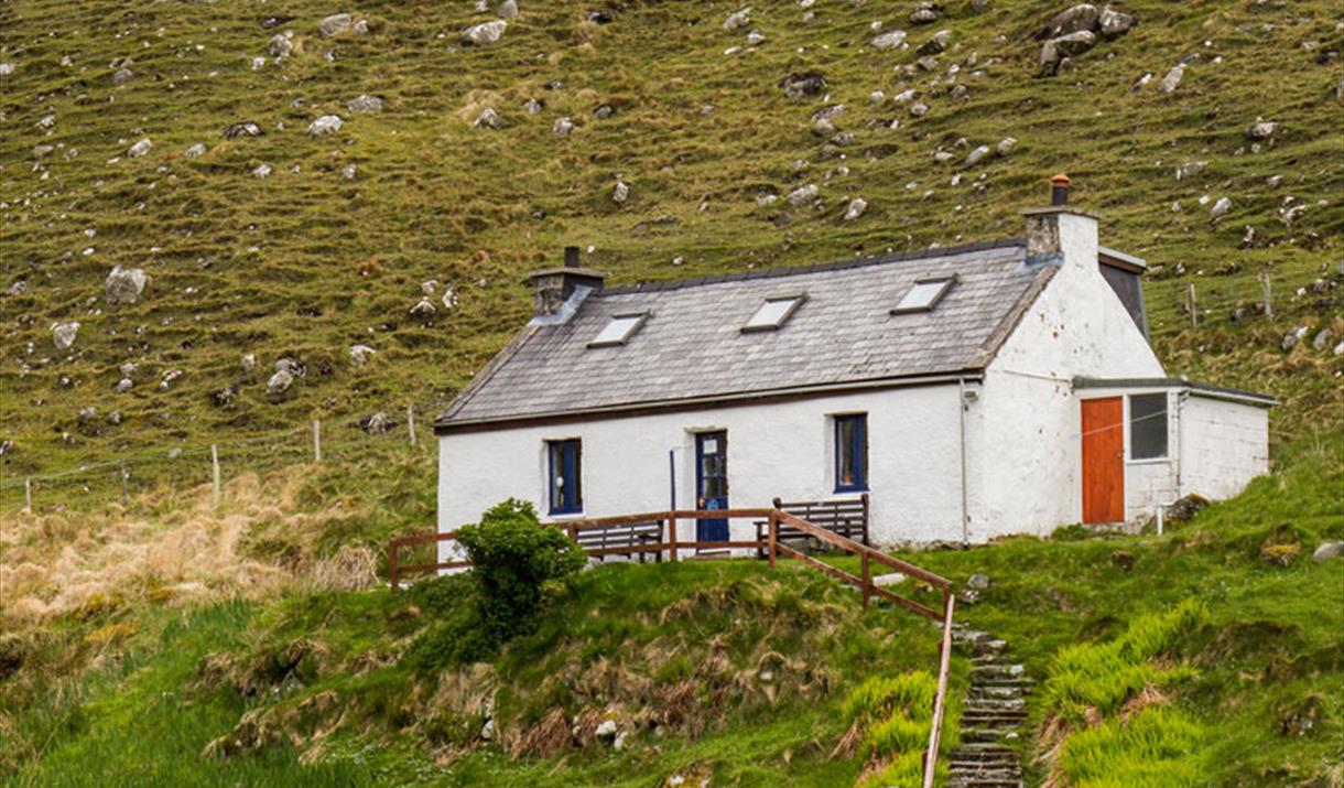 Gatliff Hebridean Hostel - Rhenigidale white cottage on hill