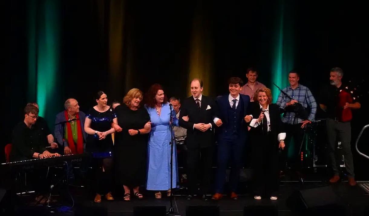 Ceolas, Isle of South UIst - singers on stage