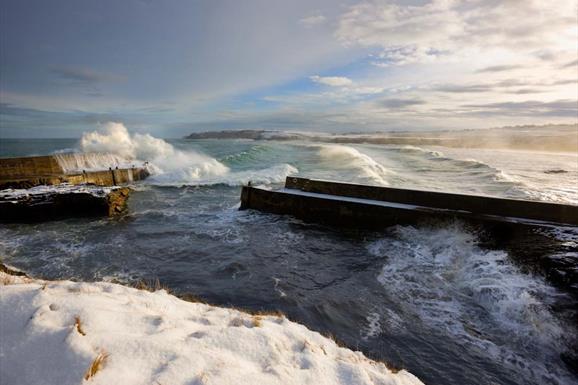 Port Nis - stormy sea in winter